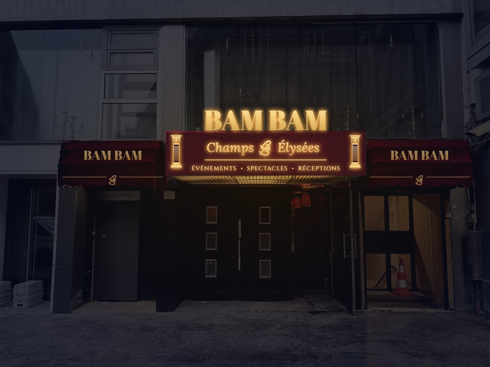 La façade de Bam Bam la nuit, enseigne dorée allumée sur fond bordeaux